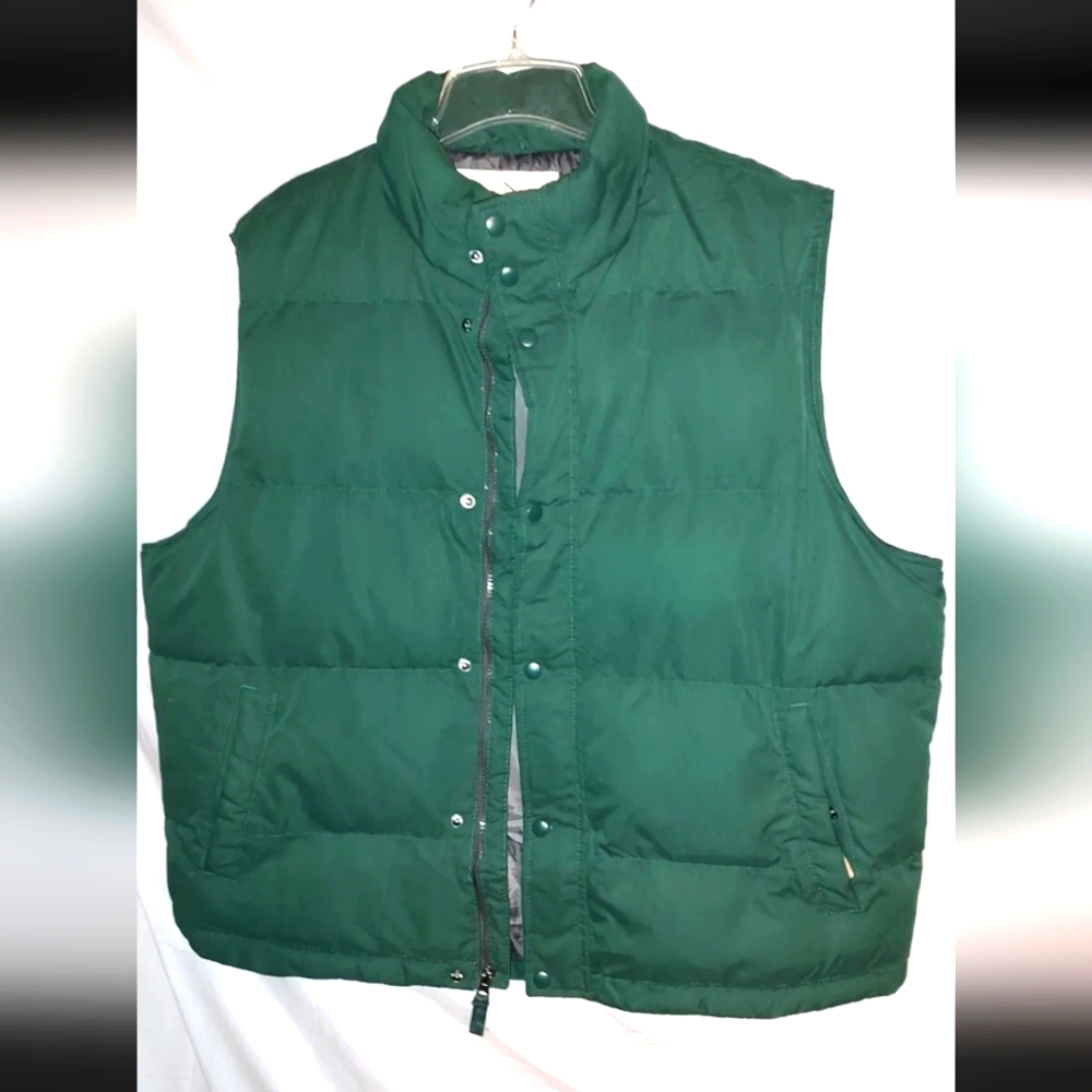 St John's Bay Puffer Vest Men's XL Green Zip Snap Pockets Casual Travel Outdoor